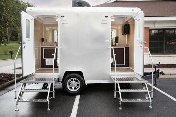 Deluxe Porta Potty Rental